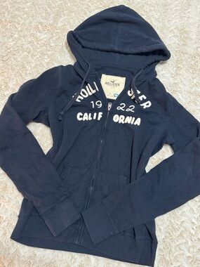Vintage Hollister navy blue zip up hoodie 
Size L